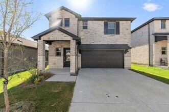 Building Photo - 811 Rosemary Hl Dr