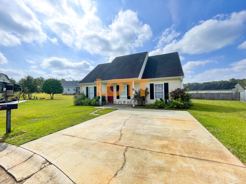 Building Photo - 204 Jarrett Ln