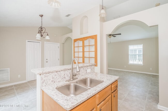 Building Photo - 10715 Ogalla Ave