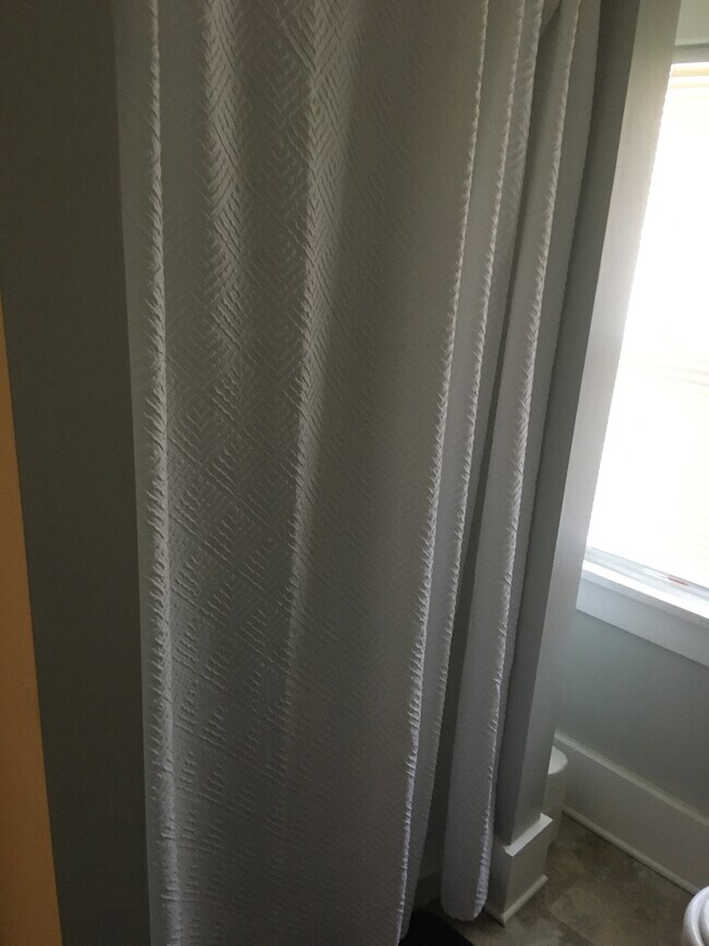 Building Photo - 231 Jones St