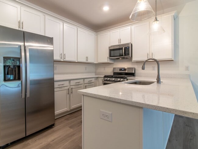 Building Photo - Gorgeous first floor - 2 bed 2 bath YEAR ROUND condo - Residence at Rehoboth Bay