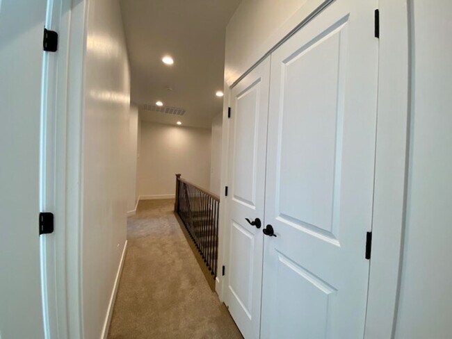Building Photo - 2473 350 N