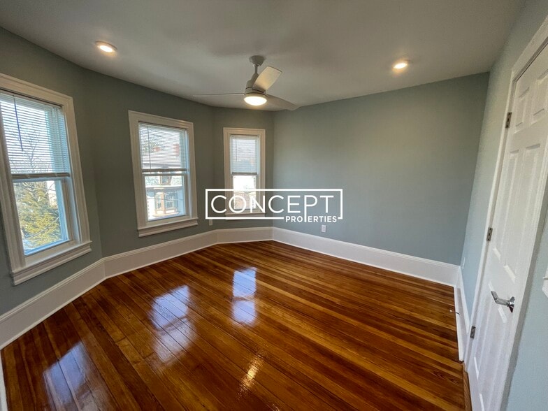 Building Photo - 3 Mossland St