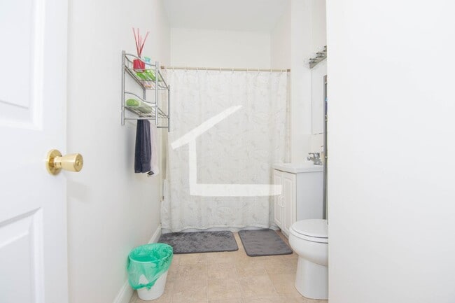 Building Photo - HOT BRIGHTON LISTING!!!!