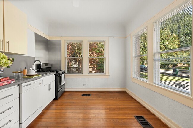 Building Photo - 1516 Bonnie Brae St