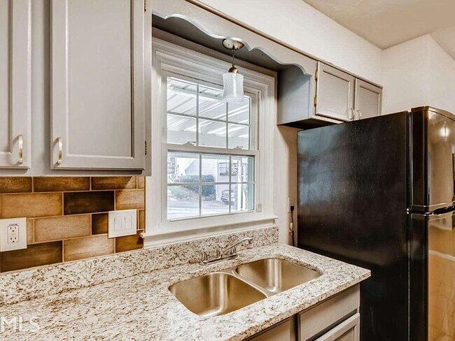 Building Photo - 199 Holcomb Ferry Rd