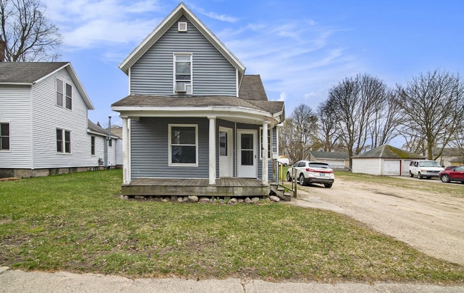 Building Photo - Selling - River Street