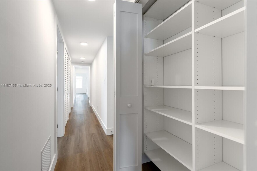 Building Photo - 3160 S Le Jeune Rd