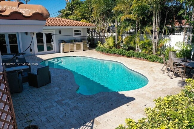 Building Photo - 2011 NE 31st Ct