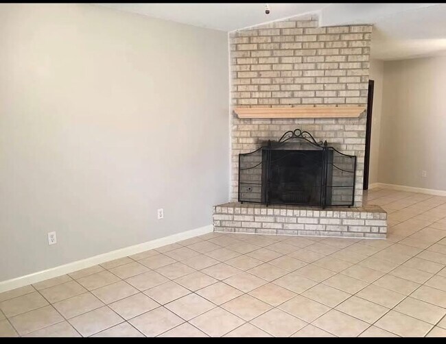 Building Photo - 3110 Kleinmann Ave