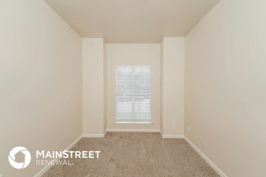 Building Photo - 4832 Longmeadow Dr