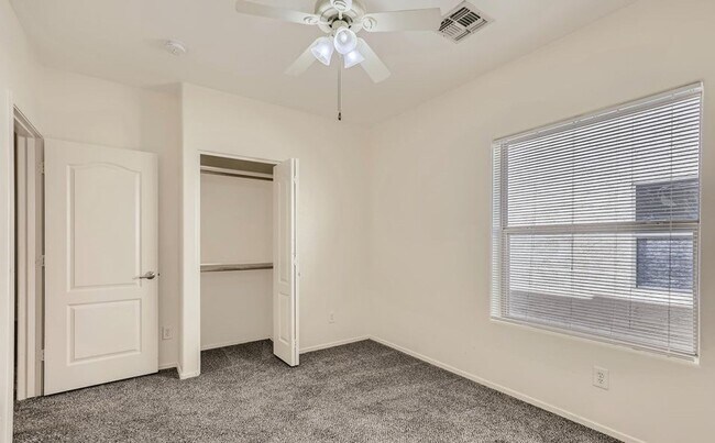 Building Photo - 3 bed 2.5 Bath Townhouse in Cave Creek