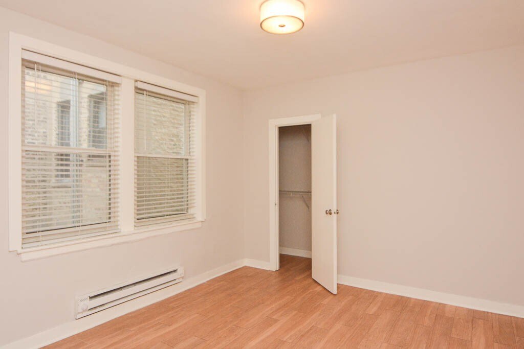 Building Photo - 511 W Belmont Ave