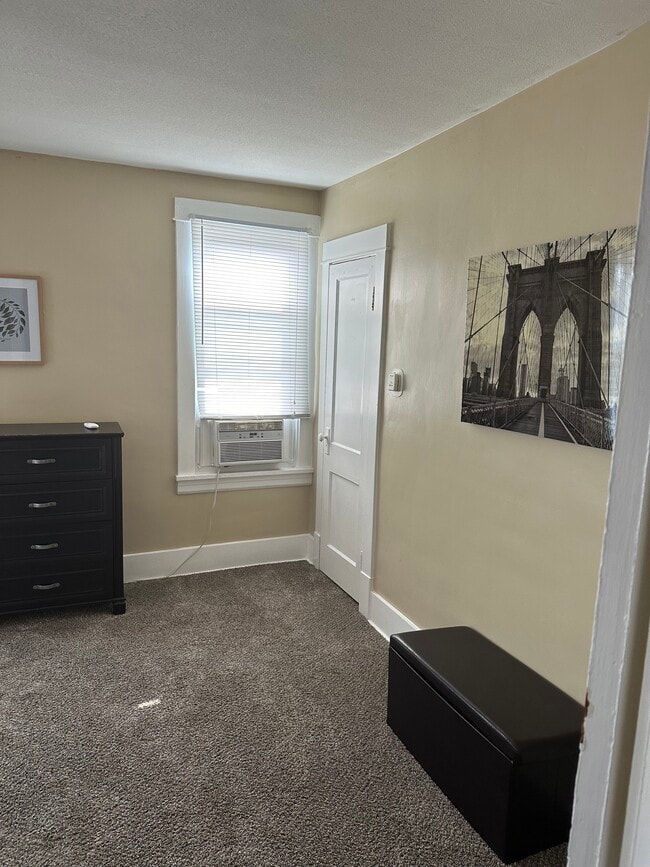 Building Photo - 79 Lynwood Ave