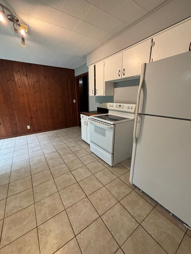 Building Photo - 3 Bedroom 1 Bath Home For Rent