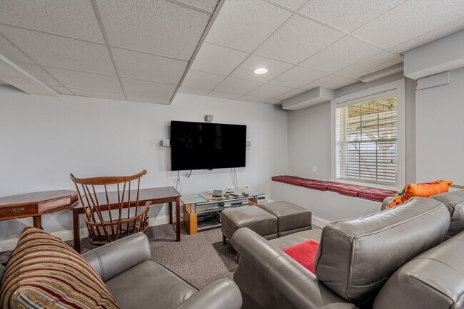 Building Photo - 9 Kettle Way