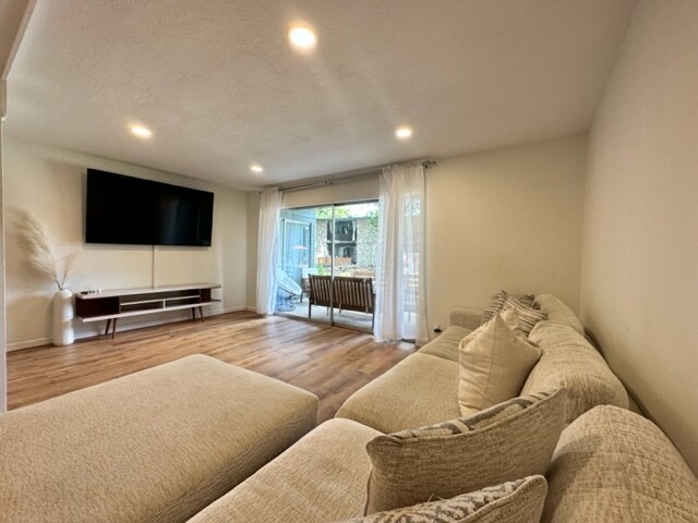 Building Photo - 1304 Mariposa Dr