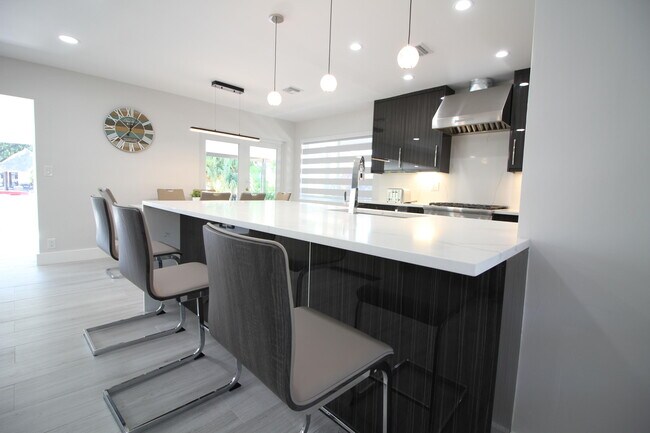 Building Photo - 2548 SE 14th St