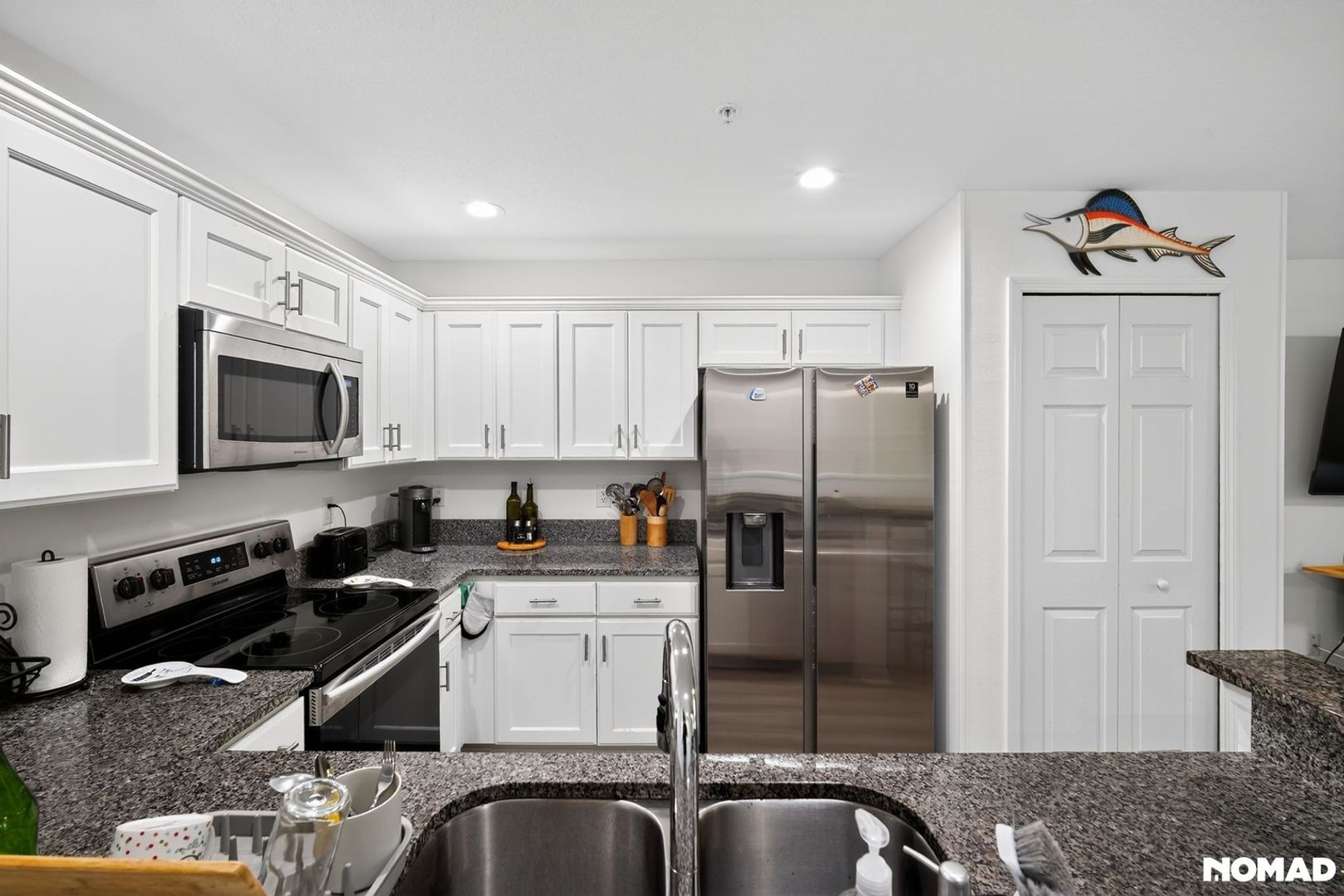 Building Photo - 2433 6th Ave Dr E