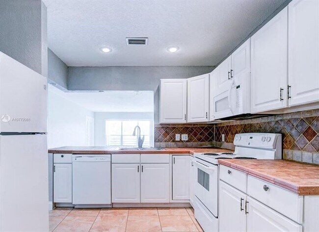 Building Photo - 7435 Woodmont Ter