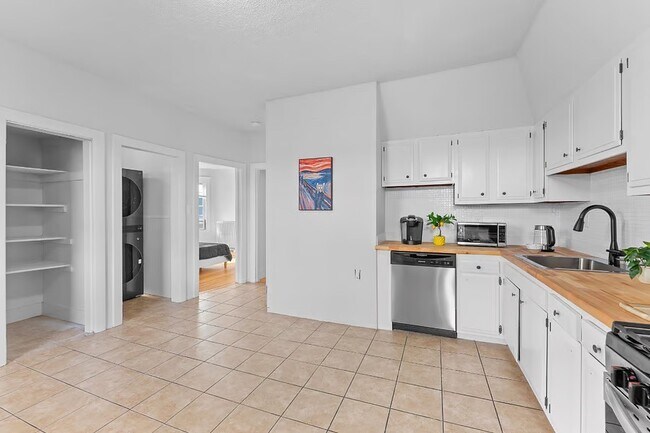 Building Photo - 3 Seafoam Ave