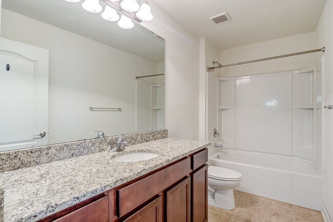 Building Photo - 4 Bedroom Heritage Townhome