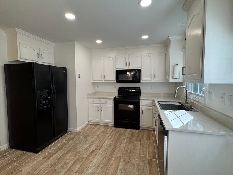 Building Photo - 314 E Louisiana Ave