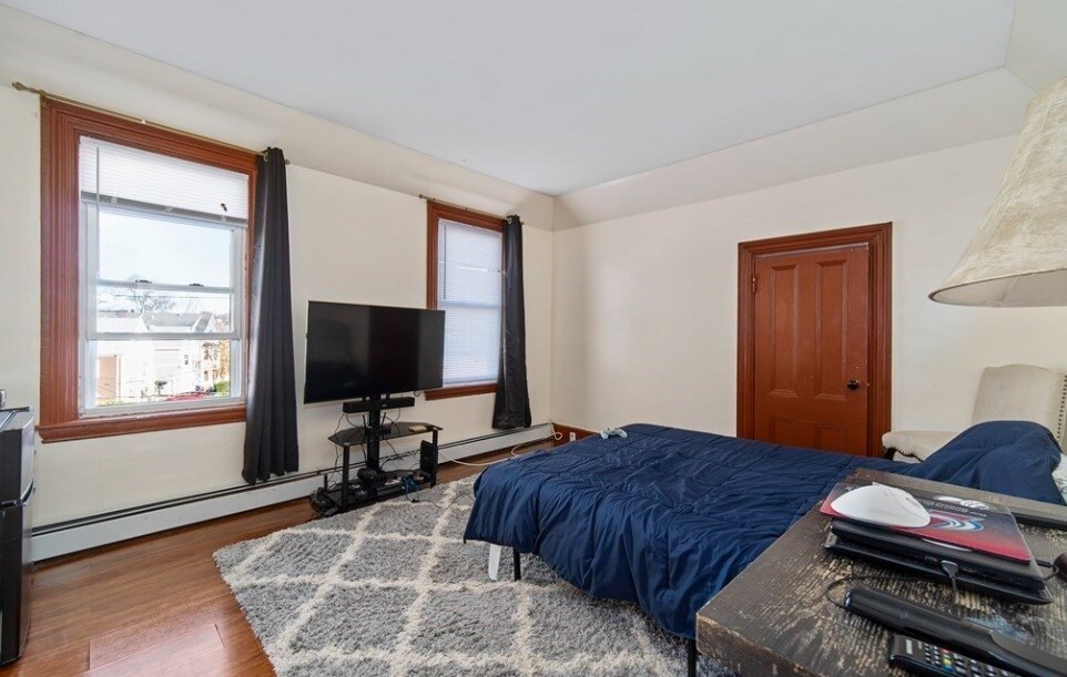 Building Photo - 17 Wyman St