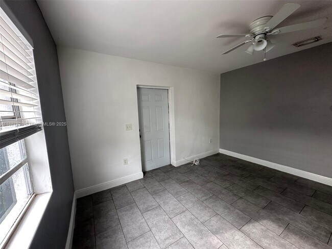 Building Photo - 1728 Rodman St