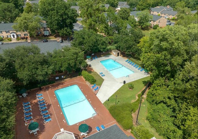 Building Photo - Beautiful 2-Bed, 2-Bath Condo with Elegant...