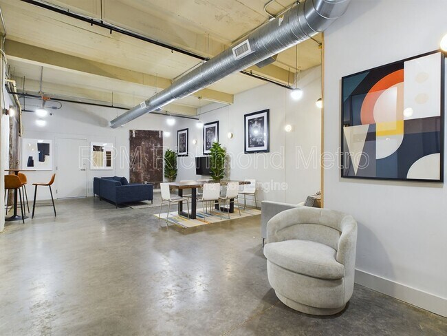 Building Photo - 815 Perry St