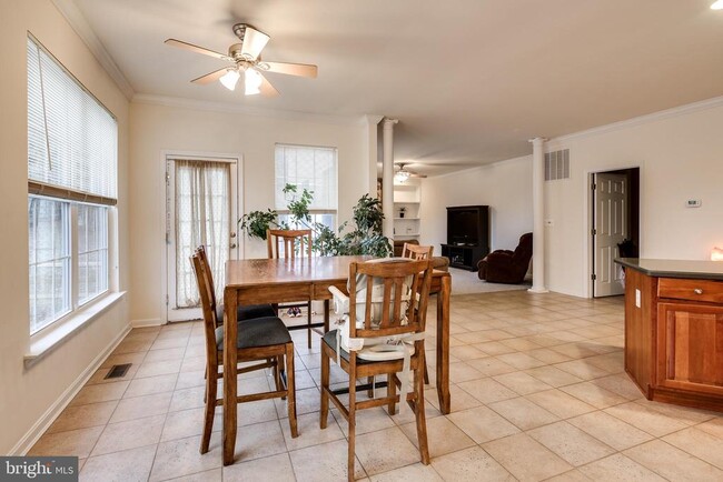 Building Photo - 9874 Foxhill Ct