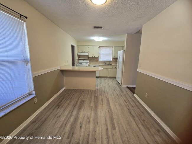 Building Photo - 13436 White Plains St