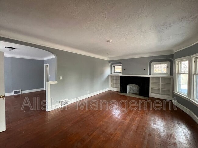 Building Photo - 3255 E 139th St