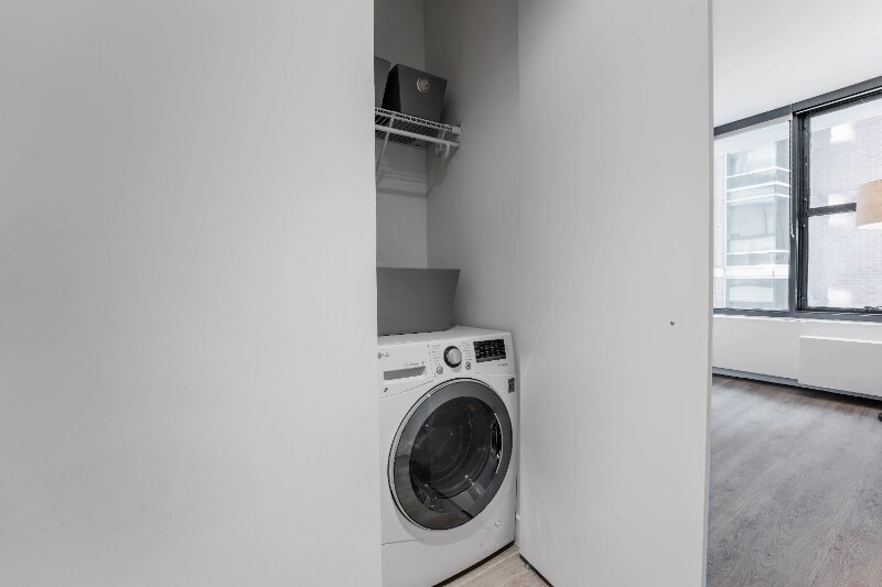 Building Photo - 33 E Chestnut St