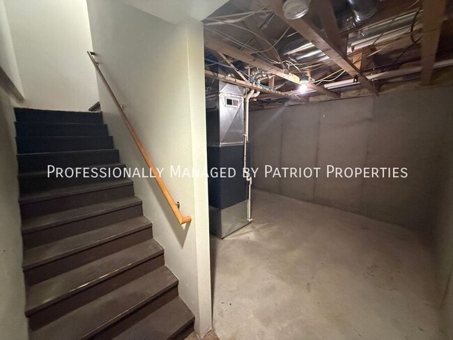 Building Photo - 823 Hawkeye Dr