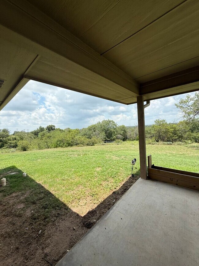 Building Photo - Water Included 4 Acres + METAL SHOP + Hors...