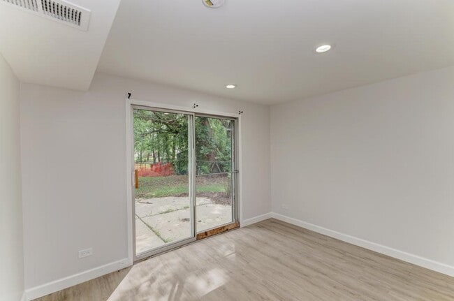 Building Photo - 1549 Revere Cir