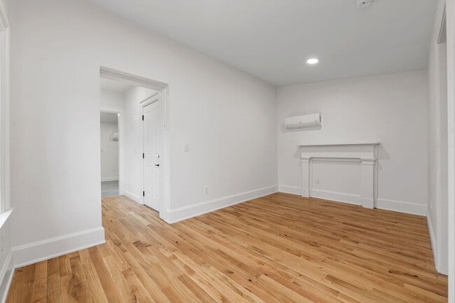 Building Photo - 1121 Dayton St