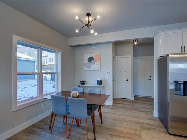 Building Photo - 139 Prairie Heights Dr