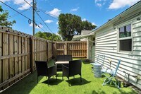 Building Photo - 909 N Palmway