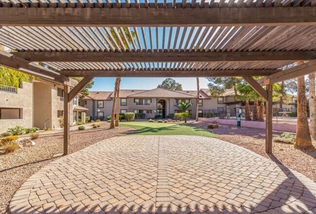 Building Photo - 2606 S Durango Dr