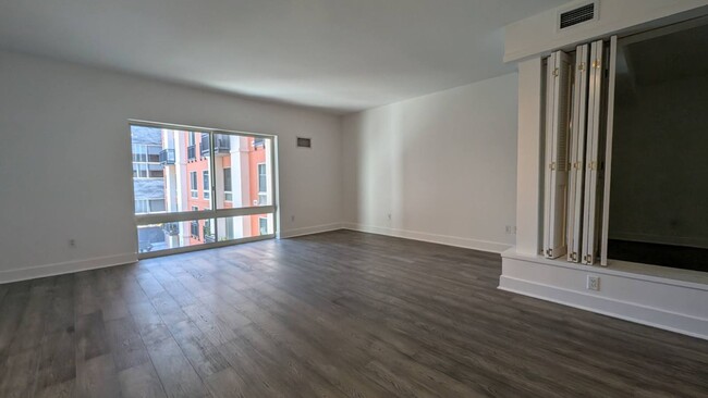 Building Photo - Epic REA - Spacious & Open floor plan 1BR ...