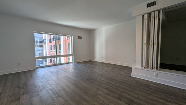 Building Photo - Epic REA - Spacious & Open floor plan 1BR +1BA in the Rincon Hill neighborhood