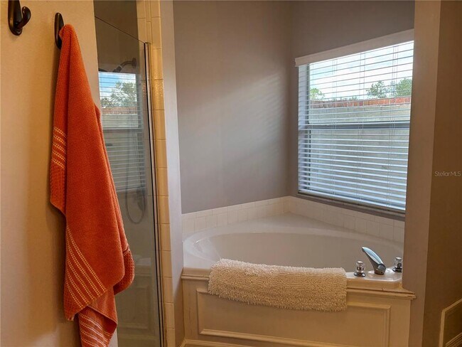 Building Photo - 1950 Bern Creek Loop