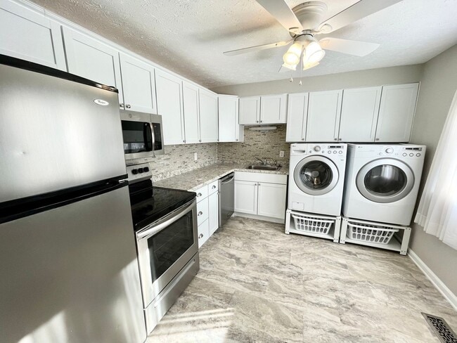 Building Photo - 3 Bed-1.5 Bath Condo In Avon Lake