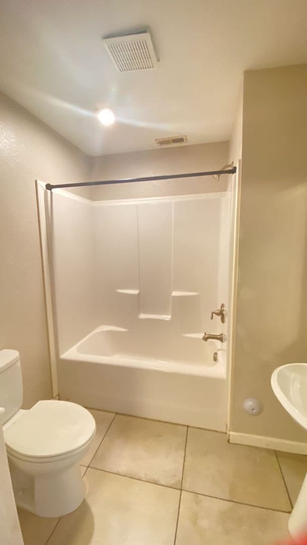 Building Photo - Adorable one bedroom one bathroom home!