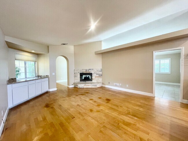 Building Photo - COMING SOON!!! GORGEOUS 3 Bedroom/2.5 Bathroom POOL Home Oasis Awaits in Regency Estates!!