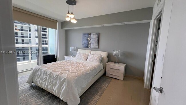 Building Photo - 1830 S Ocean Dr