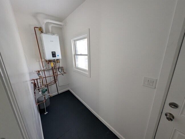Building Photo - 1109 Adriatic Ave